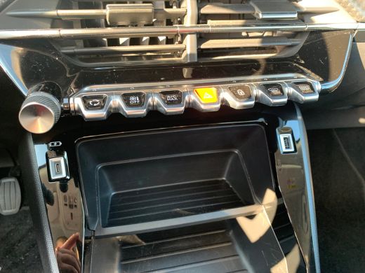 Peugeot 2008 1.2 PureTech Active Airco | AppleCarPlay/ Android Auto | Cruise Control | DAB | Navi | PDC Achter | ActivLease financial lease