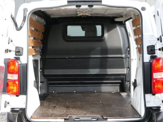 Peugeot Expert 226S 1.6 BlueHDI 95 Premium | 3-Zits | Trekhaak | Parkeersensoren | Cruise Control | Bluetooth | ... ActivLease financial lease