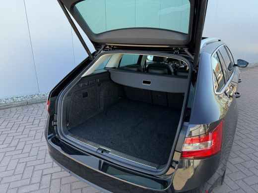 Skoda Superb Combi 1.4 TSI iV Business Edition | Leder | Pano dak ActivLease financial lease