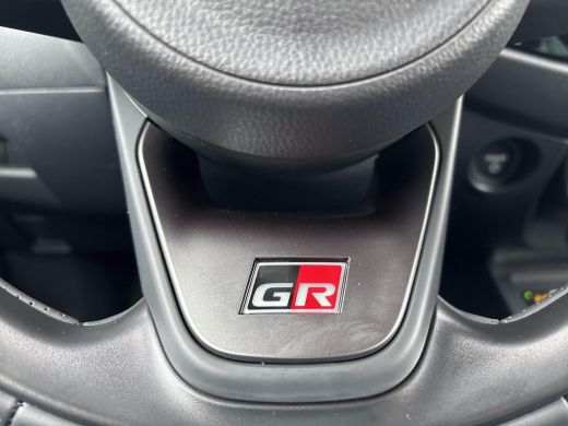 Toyota Aygo Hybrid 115 GR Sport **STORM GREY/ NIEUWE AUTO/ DIRECT LEVERBAAR** ActivLease financial lease