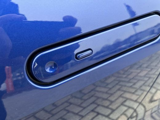 Toyota C-HR 1.8 Hybrid 140 Dynamic | Uit voorraad leverbaar | &euro; 2.000 extra inruilwaarde | ActivLease financial lease