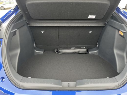 Toyota C-HR 1.8 Hybrid 140 Dynamic | Uit voorraad leverbaar | &euro; 2.000 extra inruilwaarde | ActivLease financial lease