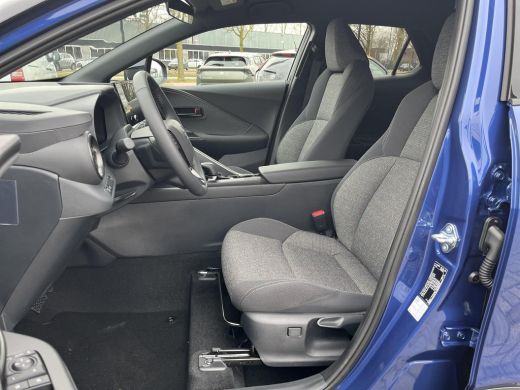 Toyota C-HR 1.8 Hybrid 140 Dynamic | Uit voorraad leverbaar | &euro; 2.000 extra inruilwaarde | ActivLease financial lease