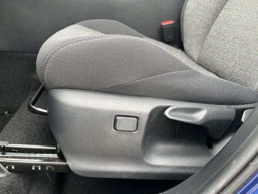 Toyota C-HR 1.8 Hybrid 140 Dynamic | Uit voorraad leverbaar | &euro; 2.000 extra inruilwaarde | ActivLease financial lease