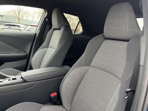 Toyota C-HR 1.8 Hybrid 140 Dynamic | Uit voorraad leverbaar | &euro; 2.000 extra inruilwaarde | ActivLease financial lease