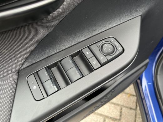 Toyota C-HR 1.8 Hybrid 140 Dynamic | Uit voorraad leverbaar | &euro; 2.000 extra inruilwaarde | ActivLease financial lease