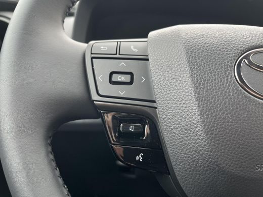 Toyota C-HR 1.8 Hybrid 140 Dynamic | Uit voorraad leverbaar | &euro; 2.000 extra inruilwaarde | ActivLease financial lease