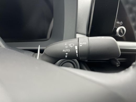 Toyota C-HR 1.8 Hybrid 140 Dynamic | Uit voorraad leverbaar | &euro; 2.000 extra inruilwaarde | ActivLease financial lease