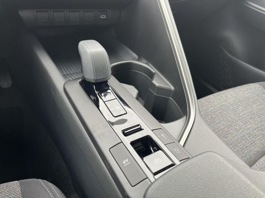 Toyota C-HR 1.8 Hybrid 140 Dynamic | Uit voorraad leverbaar | &euro; 2.000 extra inruilwaarde | ActivLease financial lease