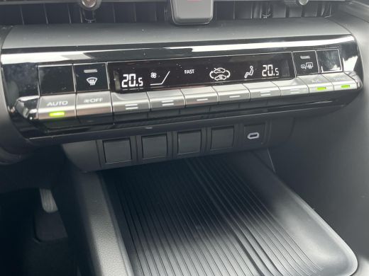 Toyota C-HR 1.8 Hybrid 140 Dynamic | Uit voorraad leverbaar | &euro; 2.000 extra inruilwaarde | ActivLease financial lease