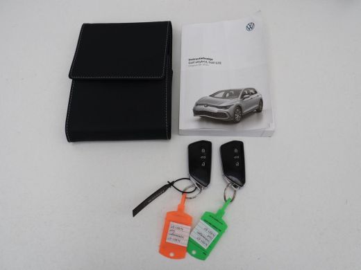 Volkswagen Golf 1.4 eHybrid Style | Head-Up | Stoelverwarming | Trekhaak | Sfeerverlichting | Massage | Camera | ... ActivLease financial lease