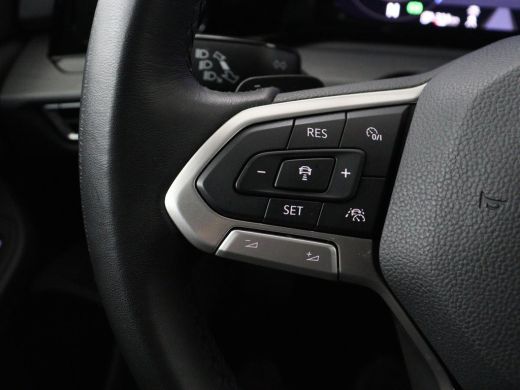 Volkswagen Golf 1.4 eHybrid Style | Head-Up | Stoelverwarming | Trekhaak | Sfeerverlichting | Massage | Camera | ... ActivLease financial lease