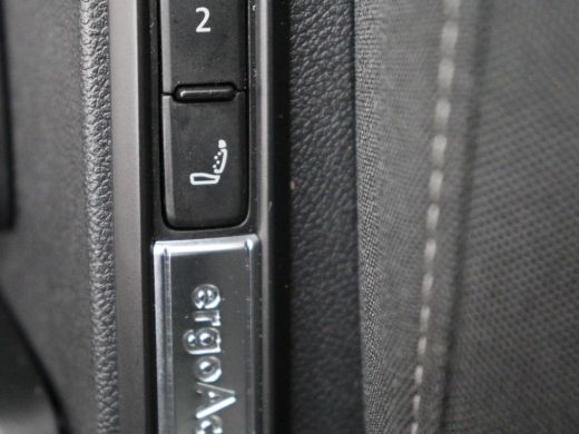 Volkswagen Golf 1.4 eHybrid Style | Head-Up | Stoelverwarming | Trekhaak | Sfeerverlichting | Massage | Camera | ... ActivLease financial lease