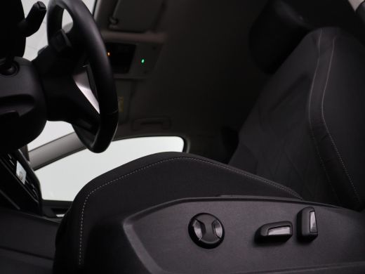 Volkswagen Golf 1.4 eHybrid Style | Head-Up | Stoelverwarming | Trekhaak | Sfeerverlichting | Massage | Camera | ... ActivLease financial lease