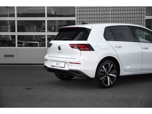 Volkswagen Golf Life Edition eHybrid | Achteruitrijcamera (Rear View) | Comfort Pakket | Parkeersensoren voor en ... ActivLease financial lease