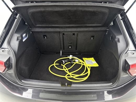 Volkswagen ID.3 First Plus 150KW / 58 kWh / Pdc+Camera / Navigatie / Xenon / Aico-ecc./ Radio multimedia / Apk 10... ActivLease financial lease
