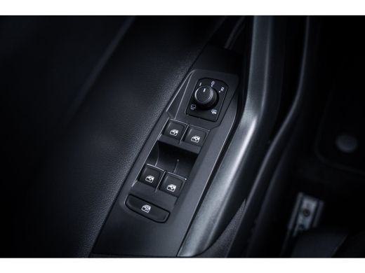 Volkswagen Polo R-Line Edition | 'App-Connect' draadloze smartphone integratie | Achterlichten LED | Afstandscont... ActivLease financial lease