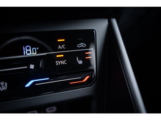 Volkswagen Polo R-Line Edition | 'App-Connect' draadloze smartphone integratie | Achterlichten LED | Afstandscont... ActivLease financial lease
