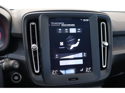 Volvo  XC40 Momentum Core T2 129PK Aut. | Climate Pack | Park Assist Pack | Apple Carplay ActivLease financial lease