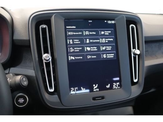 Volvo  XC40 Momentum Core T2 129PK Aut. | Climate Pack | Park Assist Pack | Apple Carplay ActivLease financial lease