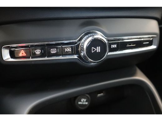 Volvo  XC40 Momentum Core T2 129PK Aut. | Climate Pack | Park Assist Pack | Apple Carplay ActivLease financial lease