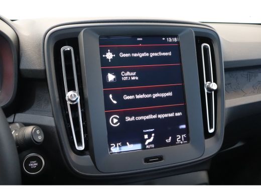 Volvo  XC40 Momentum Core T2 129PK Aut. | Climate Pack | Park Assist Pack | Apple Carplay ActivLease financial lease