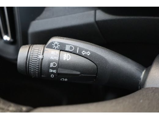 Volvo  XC40 Momentum Core T2 129PK Aut. | Climate Pack | Park Assist Pack | Apple Carplay ActivLease financial lease