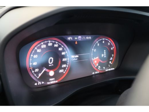 Volvo  XC40 Momentum Core T2 129PK Aut. | Climate Pack | Park Assist Pack | Apple Carplay ActivLease financial lease