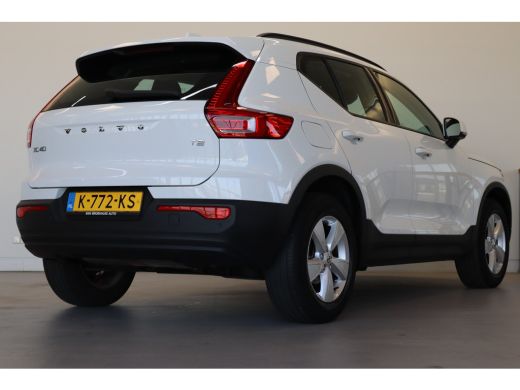 Volvo  XC40 Momentum Core T2 129PK Aut. | Climate Pack | Park Assist Pack | Apple Carplay ActivLease financial lease