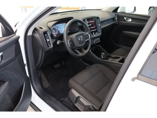 Volvo  XC40 Momentum Core T2 129PK Aut. | Climate Pack | Park Assist Pack | Apple Carplay ActivLease financial lease