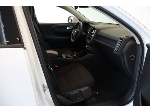 Volvo  XC40 Momentum Core T2 129PK Aut. | Climate Pack | Park Assist Pack | Apple Carplay ActivLease financial lease