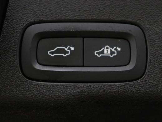 Volvo  XC60 2.0 T6 Plug-in hybrid AWD R-Design | Panoramadak | Trekhaak| Stoelverwarming | Camera | Adaptive ... ActivLease financial lease