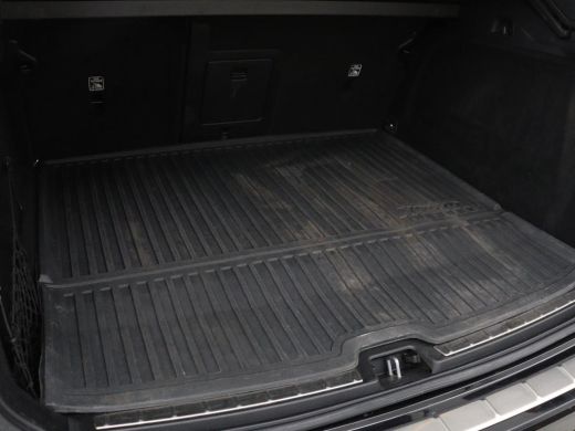 Volvo  XC60 2.0 T6 Plug-in hybrid AWD R-Design | Panoramadak | Trekhaak| Stoelverwarming | Camera | Adaptive ... ActivLease financial lease