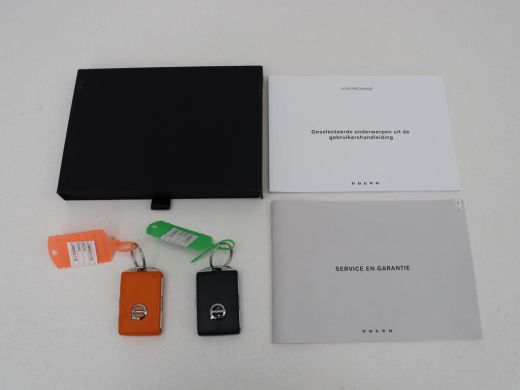 Volvo  XC60 2.0 T6 Plug-in hybrid AWD R-Design | Panoramadak | Trekhaak| Stoelverwarming | Camera | Adaptive ... ActivLease financial lease