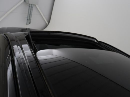 Volvo  XC60 2.0 T6 Plug-in hybrid AWD R-Design | Panoramadak | Trekhaak| Stoelverwarming | Camera | Adaptive ... ActivLease financial lease