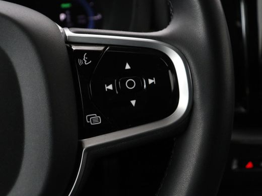 Volvo  XC60 2.0 T6 Plug-in hybrid AWD R-Design | Panoramadak | Trekhaak| Stoelverwarming | Camera | Adaptive ... ActivLease financial lease