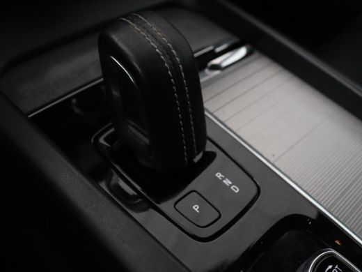 Volvo  XC60 2.0 T6 Plug-in hybrid AWD R-Design | Panoramadak | Trekhaak| Stoelverwarming | Camera | Adaptive ... ActivLease financial lease