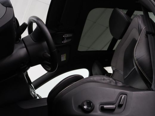 Volvo  XC60 2.0 T6 Plug-in hybrid AWD R-Design | Panoramadak | Trekhaak| Stoelverwarming | Camera | Adaptive ... ActivLease financial lease