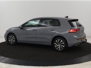 Volkswagen Golf 1.4 eHybrid Style | Head-Up | Stoelverwarming | Trekhaak | Sfeerverlichting | Massage | Camera | ...