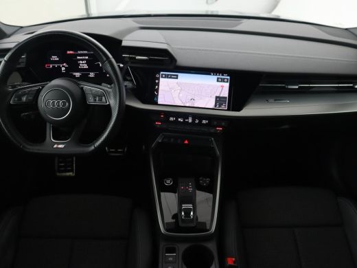 Audi A3 35 TFSI S edition | Stoelverwarming | Carplay | Navigatie | Half leder | Sportstoelen | Full LED ... ActivLease financial lease