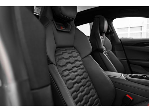 Audi e-tron GT RS 93 kWh 600PK | SOH 92% | Luchtvering | Vier-wielsturing | Stoelventilatie + Massage | Glazen P... ActivLease financial lease