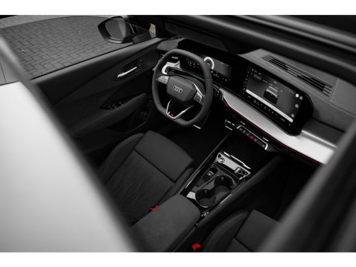 Audi Q3 S edition | Adaptive cruise control | Audi sound system | Cruise control ActivLease financial lease