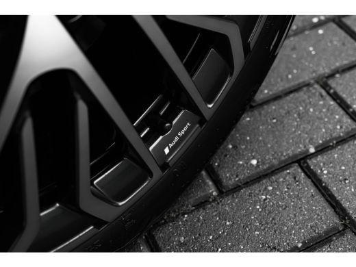 Audi Q3 S edition | Adaptive cruise control | Audi sound system | Cruise control ActivLease financial lease