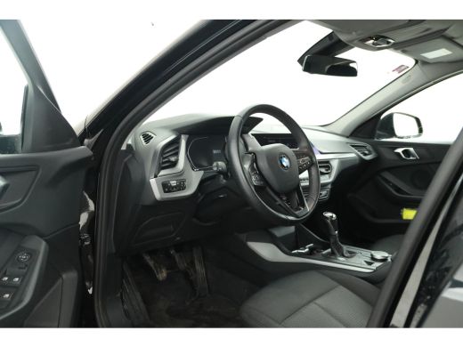 BMW 1 Serie 116d High Executive 5 Deurs hb, Navigatie, Climate ActivLease financial lease