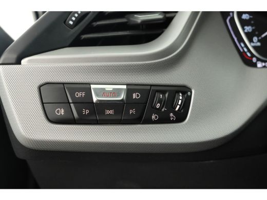 BMW 1 Serie 116d High Executive 5 Deurs hb, Navigatie, Climate ActivLease financial lease