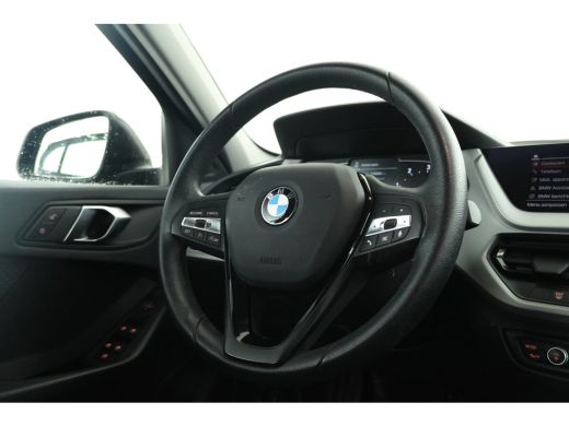 BMW 1 Serie 116d High Executive 5 Deurs hb, Navigatie, Climate ActivLease financial lease