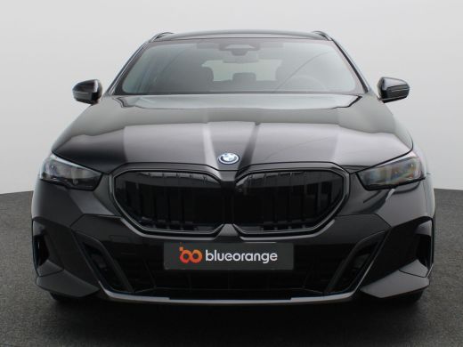 BMW 5 Serie Touring 530e xDrive 299PK Aut. M-Sport, Panoramadak, Head-Up Display, Stoelverwarming & ventilati... ActivLease financial lease