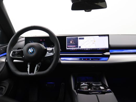 BMW 5 Serie Touring 530e xDrive 299PK Aut. M-Sport, Panoramadak, Head-Up Display, Stoelverwarming & ventilati... ActivLease financial lease