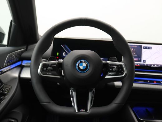 BMW 5 Serie Touring 530e xDrive 299PK Aut. M-Sport, Panoramadak, Head-Up Display, Stoelverwarming & ventilati... ActivLease financial lease