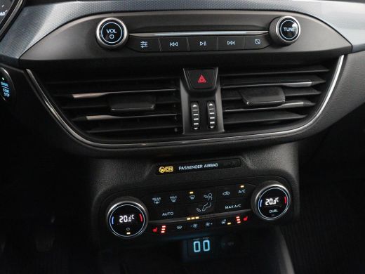 Ford Focus 1.0 EcoBoost Hybrid Active | Stoelverwarming | Trekhaak | Camera | Stuurverwarming | Carplay | Ke... ActivLease financial lease